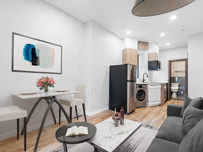437 W 46th St #5FW — Photo 3