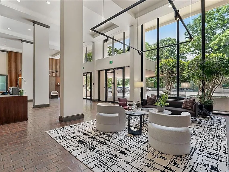 2575 Peachtree Rd NE #7G — Photo 26