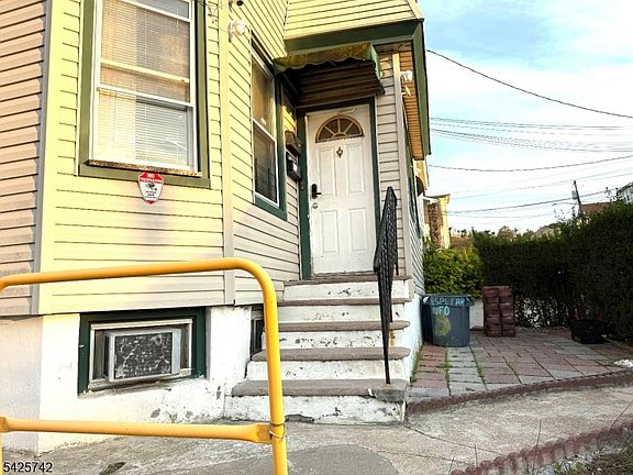 3rd image of 17 Quinn St