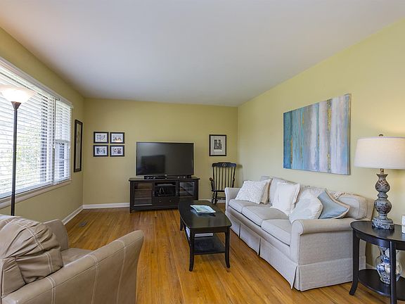 3rd image of 204 Wauford Dr