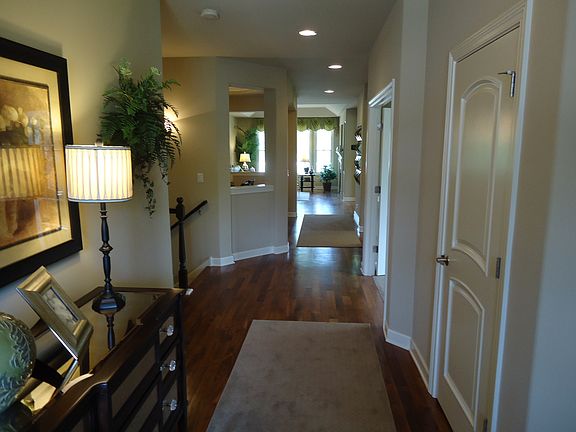 5th image of 925 Woodglen Ln