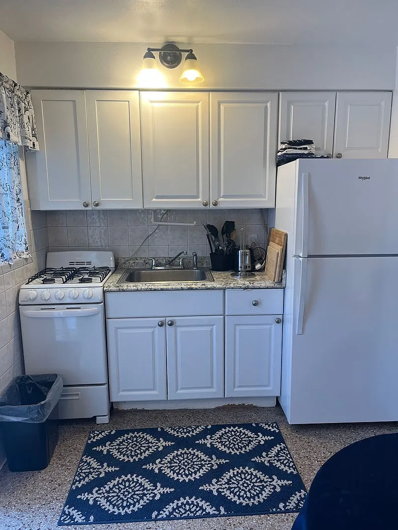 Jensen Beach Efficiency With All Utilities Included! — Photo 4