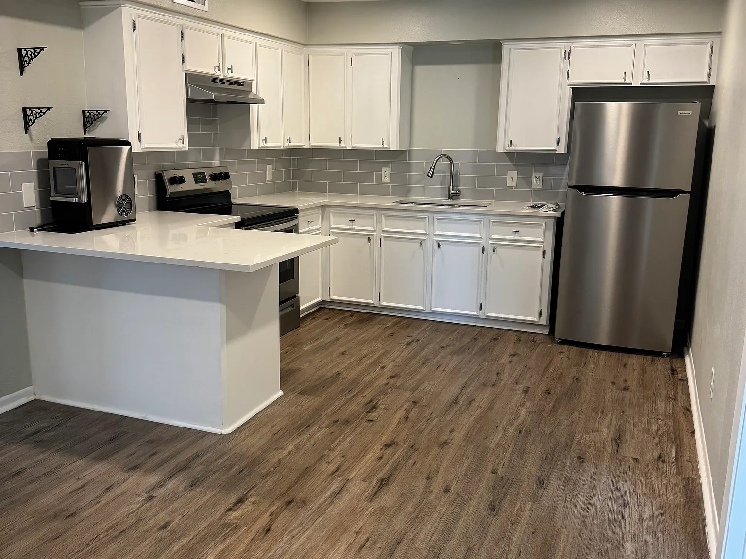 3 bed, 1200 sqft, $1,700 — Photo 2