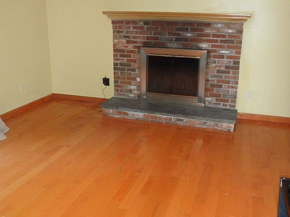 3rd image of 27 Frances Dr #27