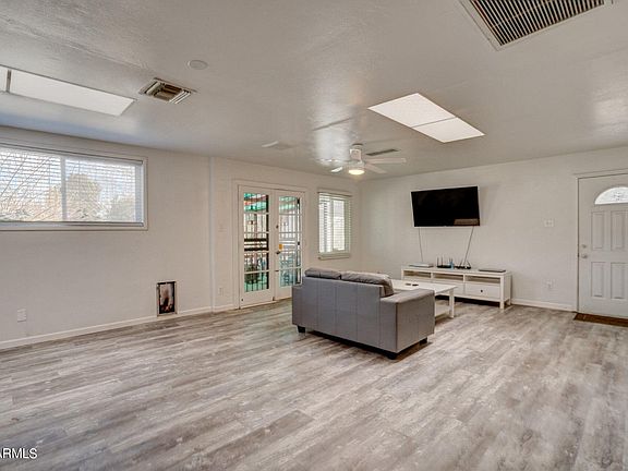 5th image of 2626 W Vista Ave