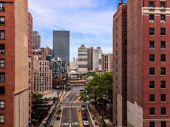 4th image of 430 W 34th St APT 9D