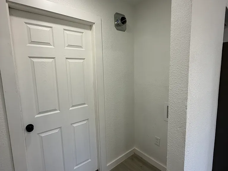 806 S Atkerson Ln — Photo 10