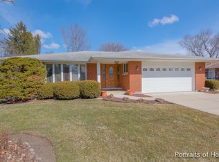1756 E Camp McDonald Rd, Mount Prospect, IL 60056