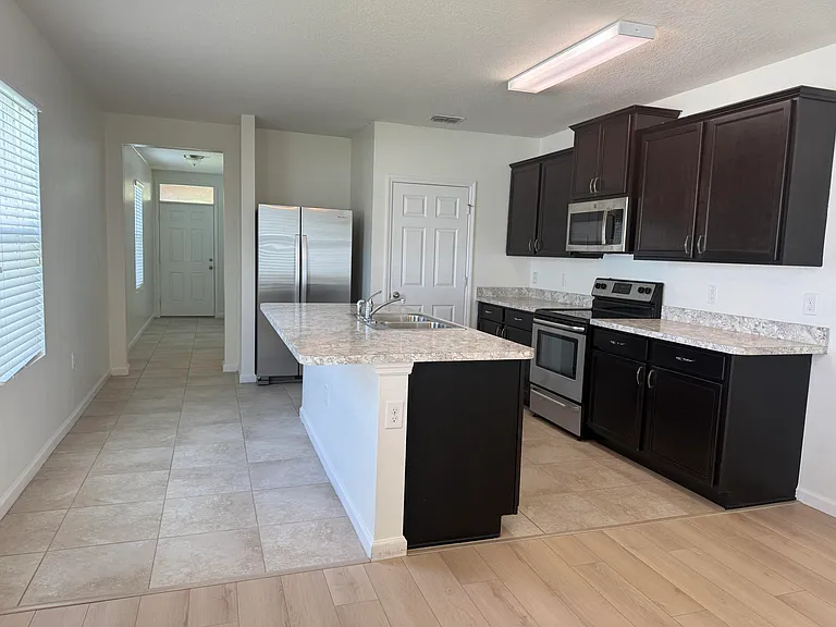 11477 SW Patterson St — Photo 3