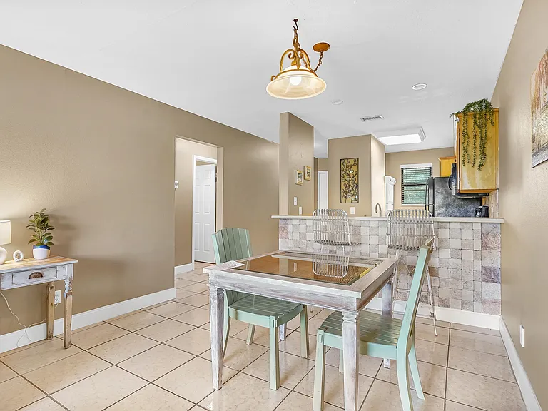 650 W Pope Rd #208 — Photo 5