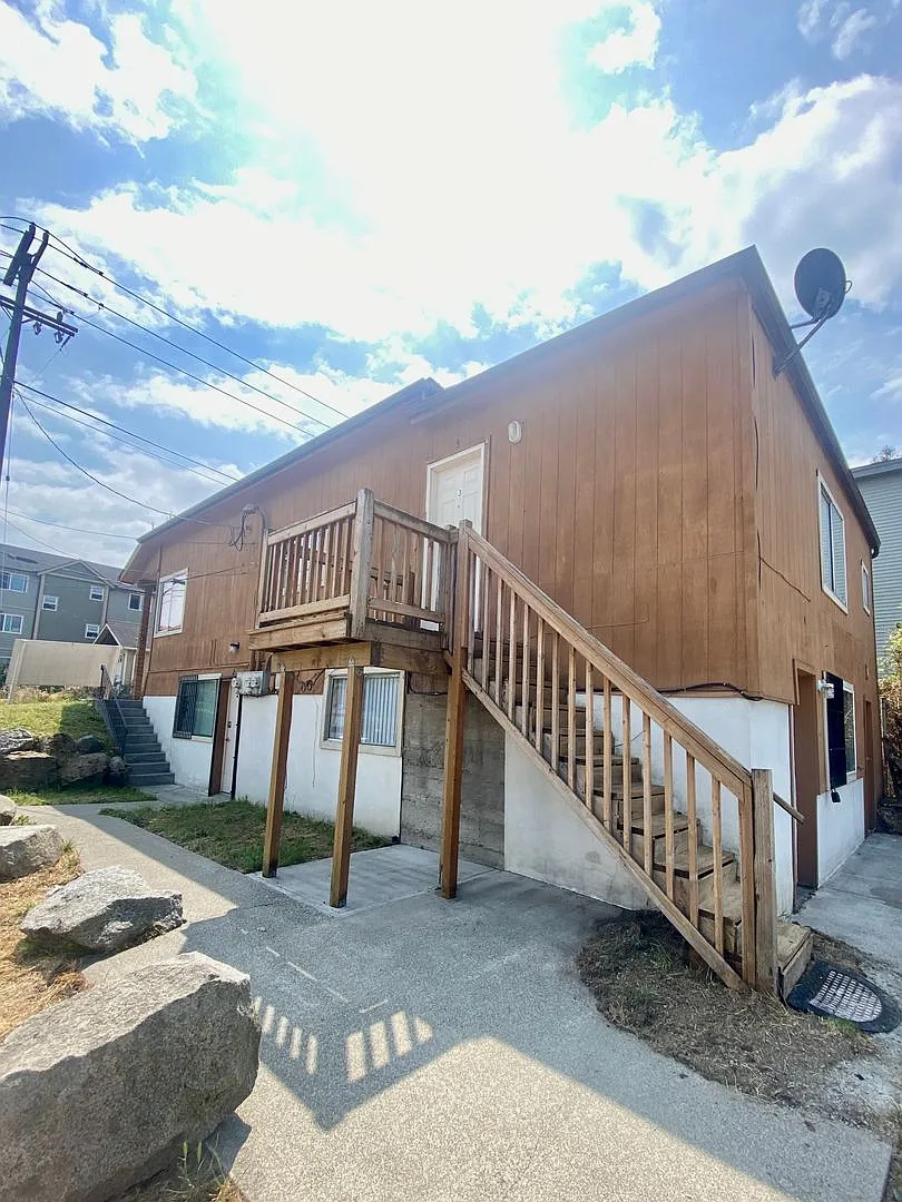 2910 Triplex — Photo 2