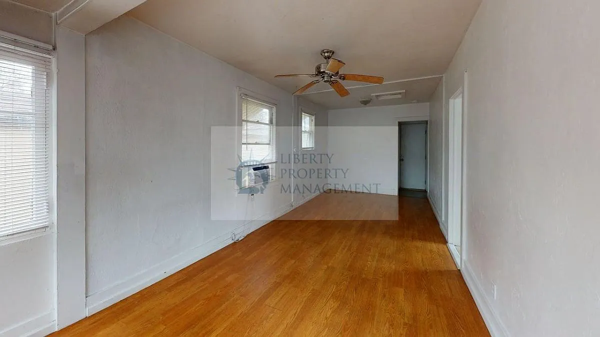 Studio, 500 sqft, $995 — Photo 3