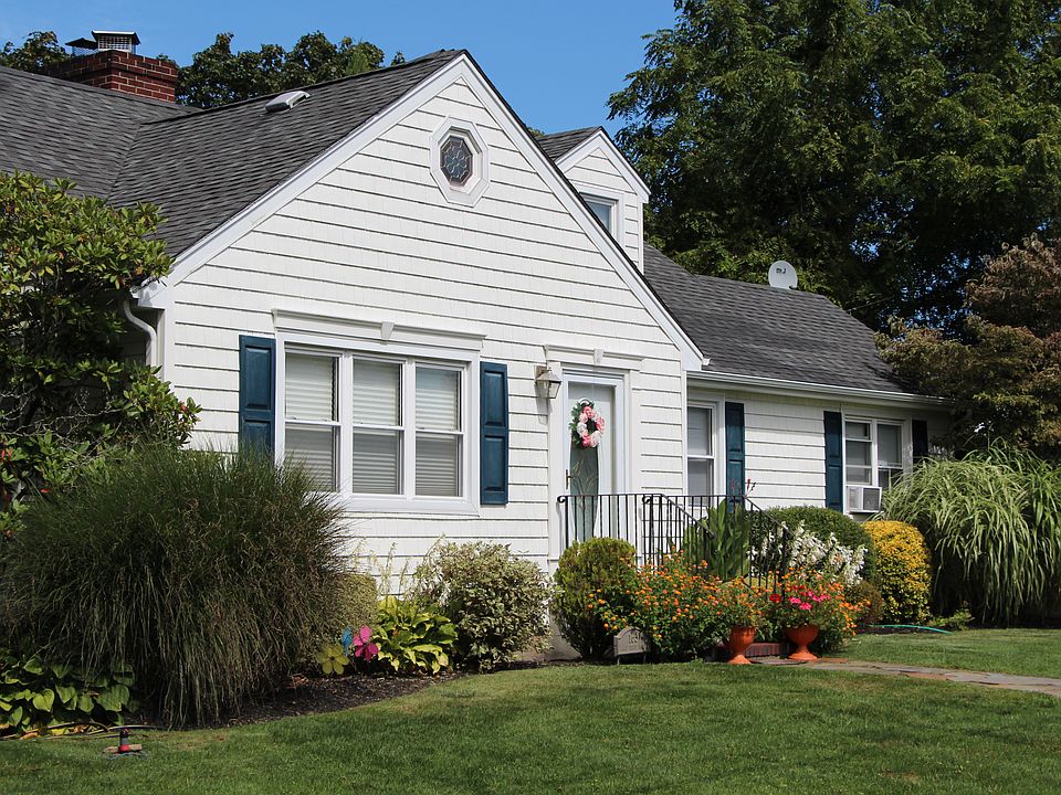 MATURE LANDSCAPING