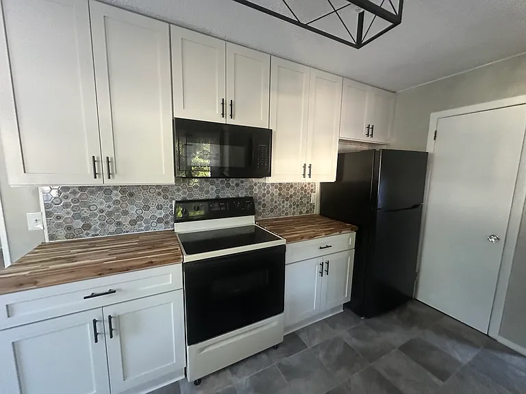 13 Tice Rd — Photo 1