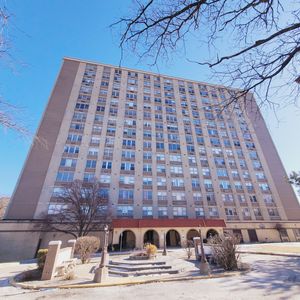 4300 W Ford City Dr APT 604, Chicago, IL, 60652
