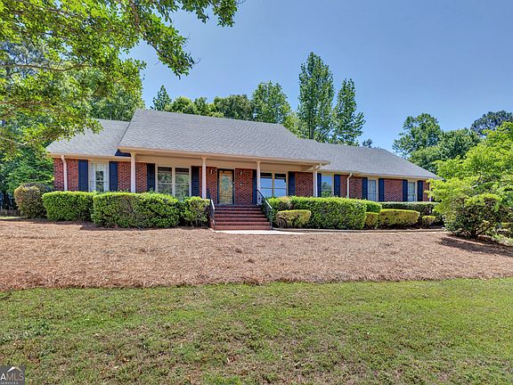 2nd image of 675 Clubland Cir SE