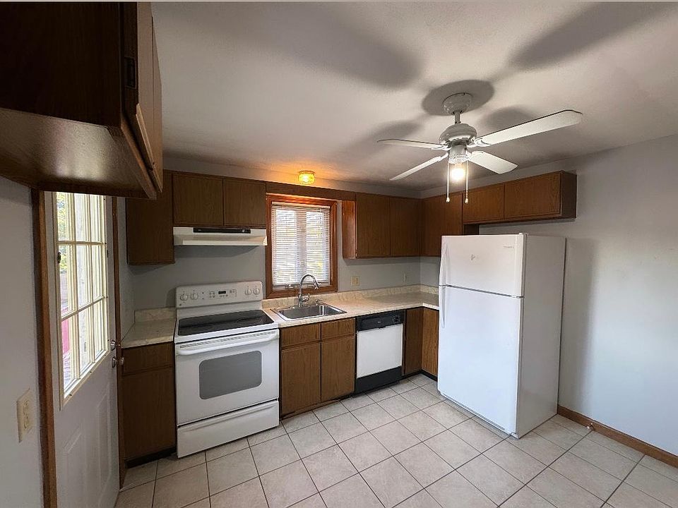 1st image of 18 Newcomb Pl Floor 2