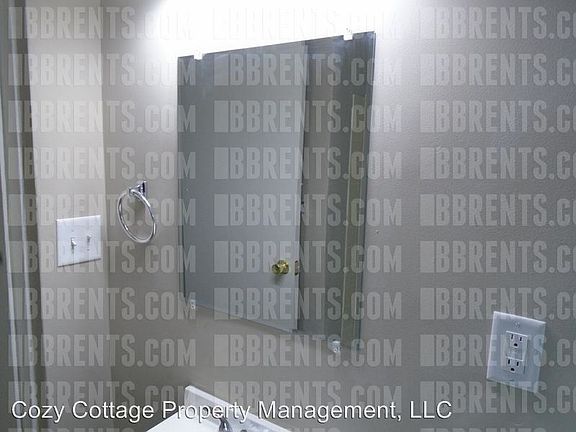 5th image of 231 Niagara Ave APT 1