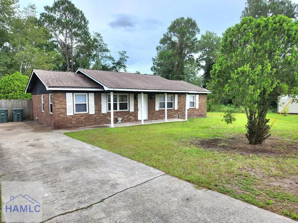205 Deerwood Dr, Hinesville, GA 31313