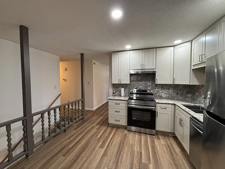 6229 Guess Rd — Photo 10