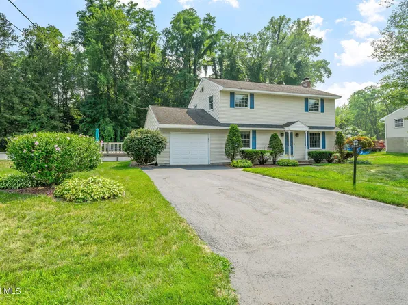 6 Colonial Drive, Halfmoon, NY 12065