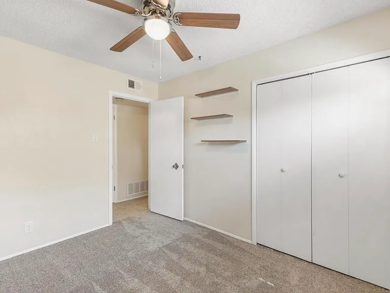 3112 Riviera Pl NE — Photo 2