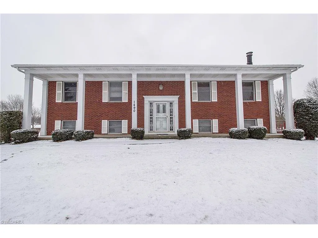 1490 Hightower Dr photo 1