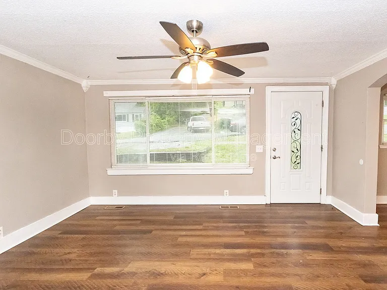 403 Warren St — Photo 7