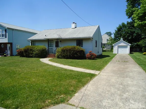 172 Sherry St, Woodbridge, NJ 07095