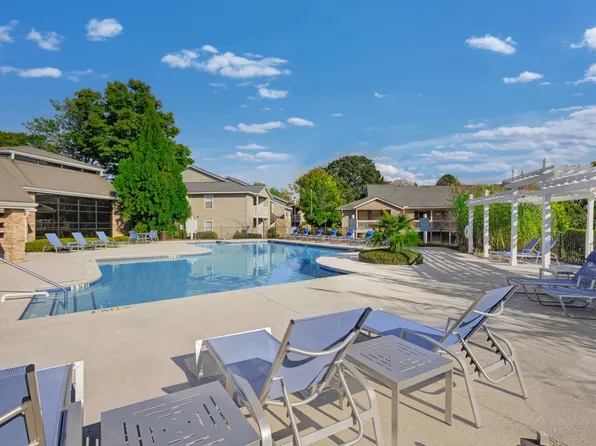 Arbors at Brookfield Apartments