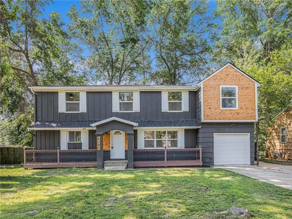 6205 E 136th St, Grandview, MO 64030
