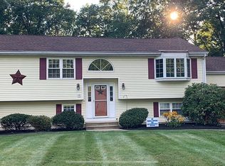 15 W Parish Ln, Merrimac, MA 01860