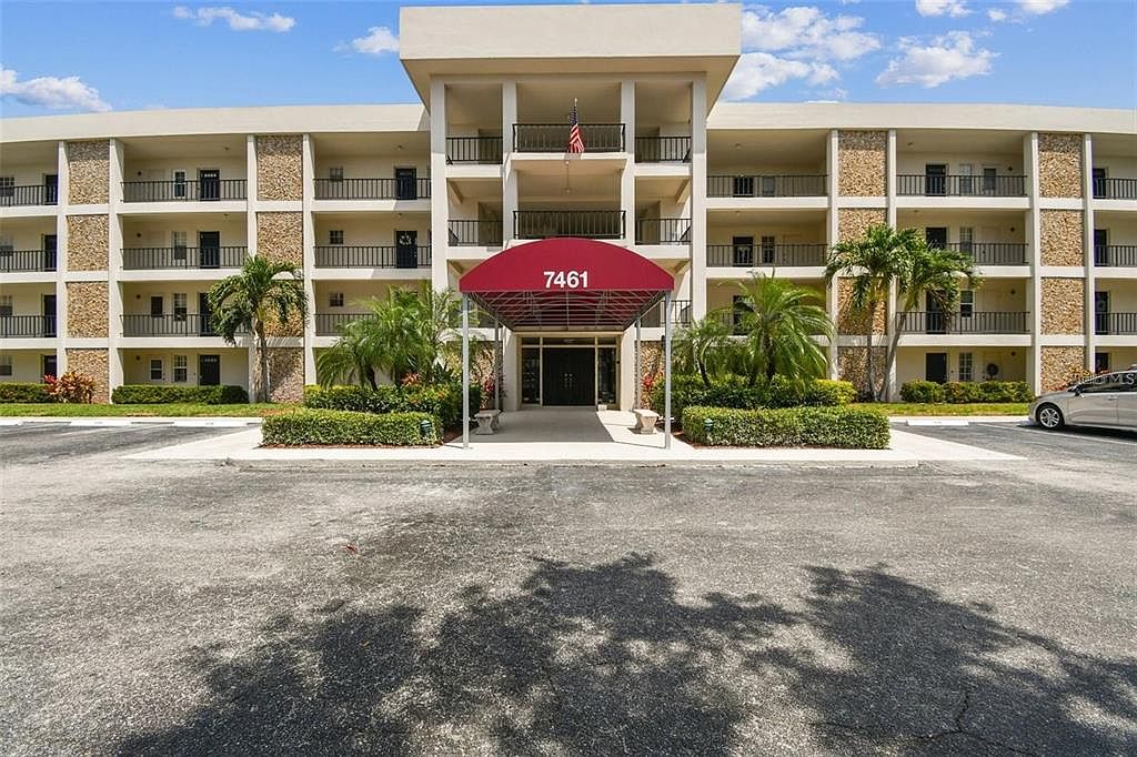 7461 W Country Club Dr N APT 201