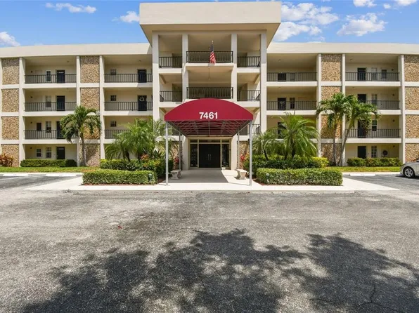 7461 W Country Club Dr N APT 201, Sarasota, FL 34243