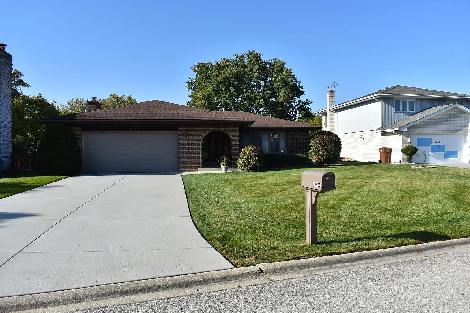 10865 Chaucer Dr photo 1