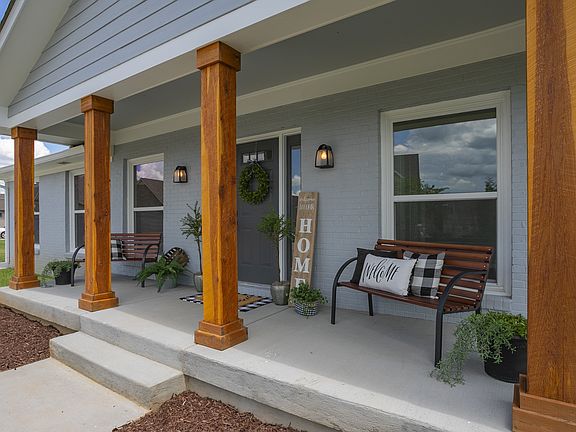 3rd image of 410 Tamarac Dr