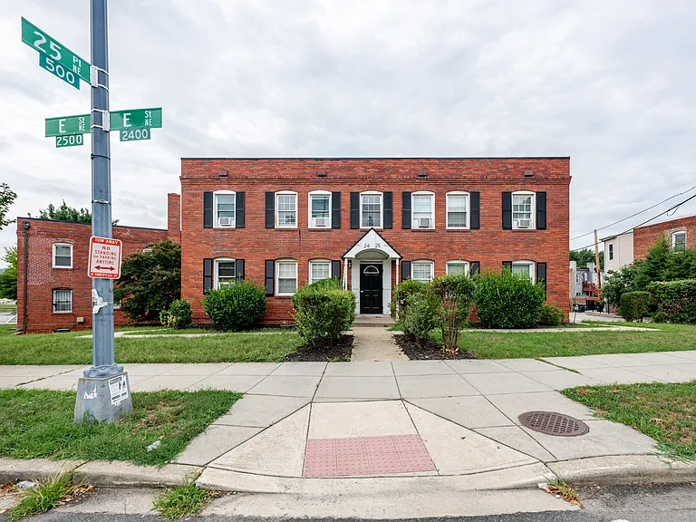 2425 E St NE #3 — Photo 14