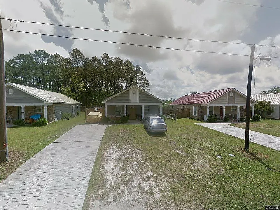 3 bed, 1350 sqft, $1,600 — Photo 1
