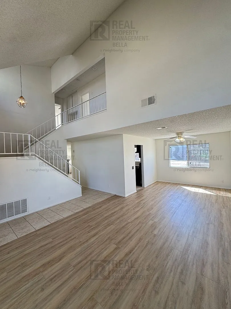 Spacious 3-Bedroom Home on a Corner Lot in Perris — Photo 3