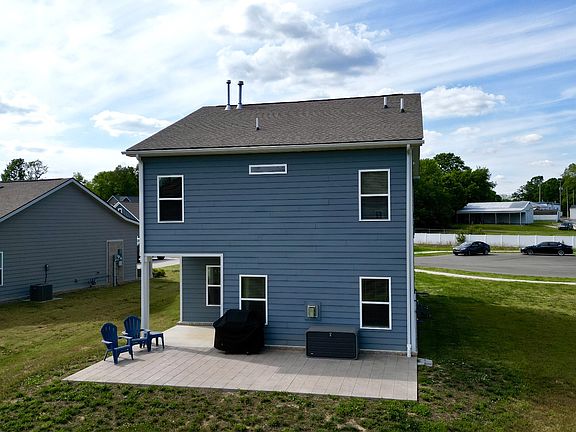 3rd image of 1014 Village Ct
