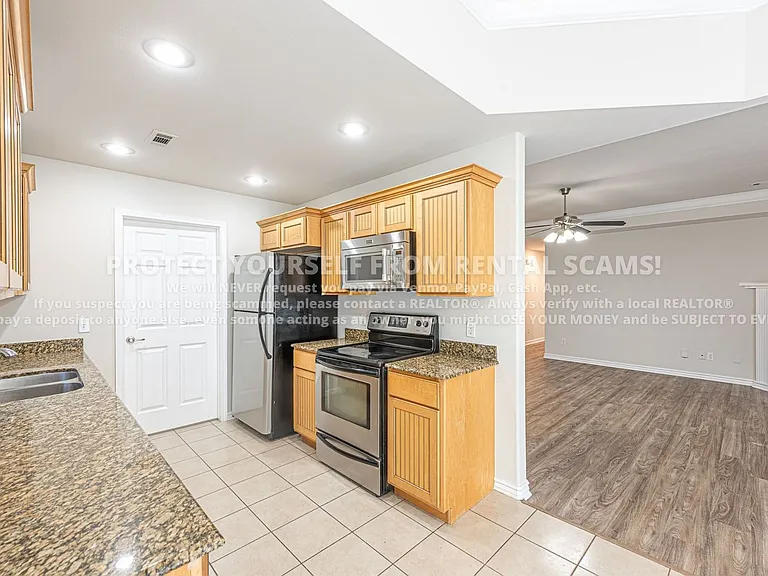 1674 N Hazeltine Dr — Photo 5