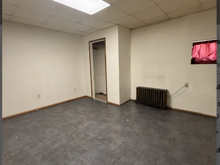 446 McKean Ave — Photo 17