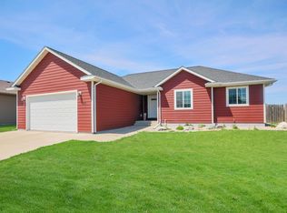 915 28th Ave NE, Aberdeen, SD 57401