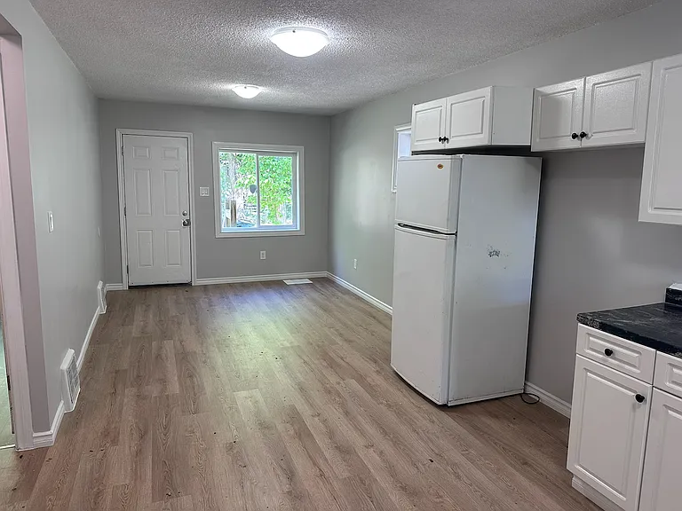 1208 Garnet St — Photo 2