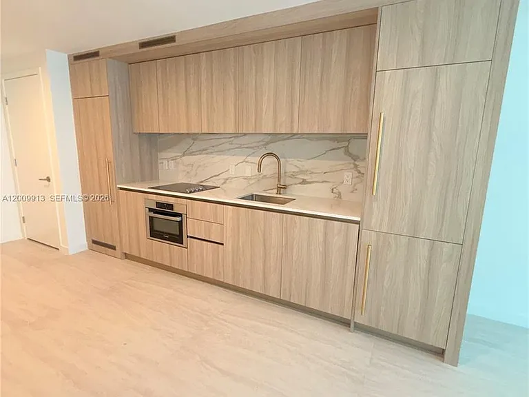 77 SE 5th St #1811 — Photo 15