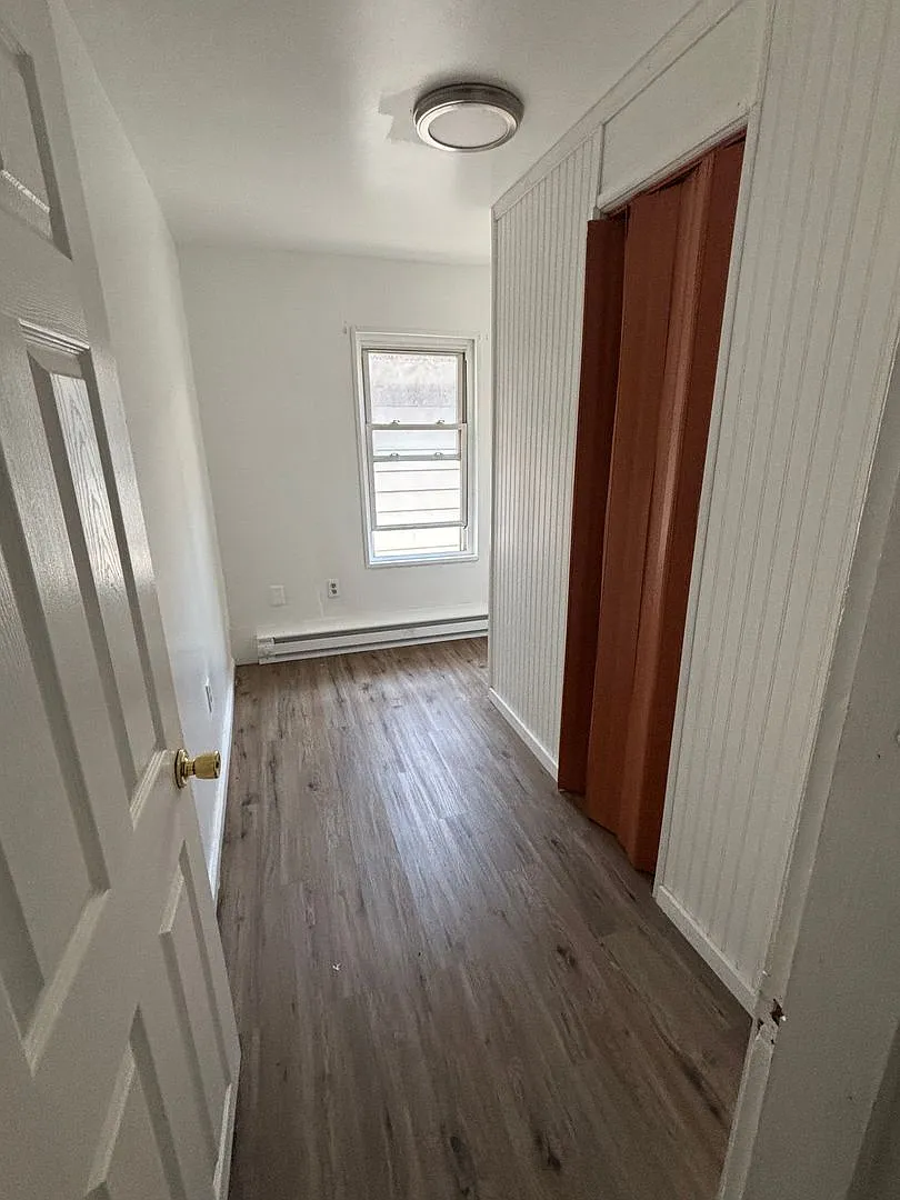 33-35 N Meade St — Photo 2