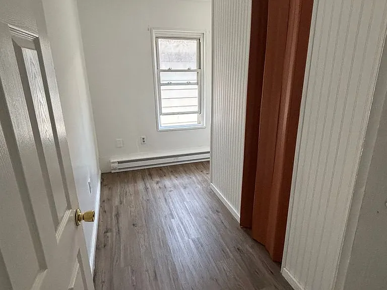 33-35 N Meade St — Photo 2