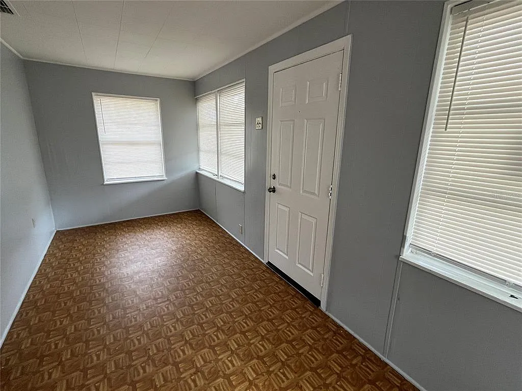 3 bed, 1.0 bath, 912 sqft, $1,320 — Photo 2