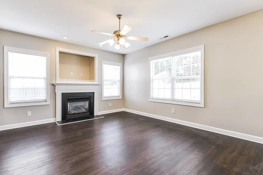 3 bed, 2.5 bath, 1925 sqft, $2,095 — Photo 3