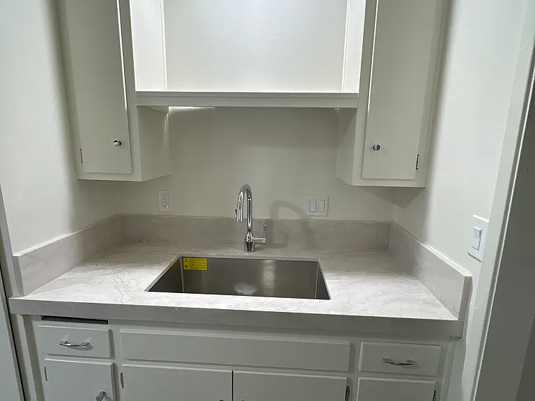 516 E Oak St #B — Photo 6